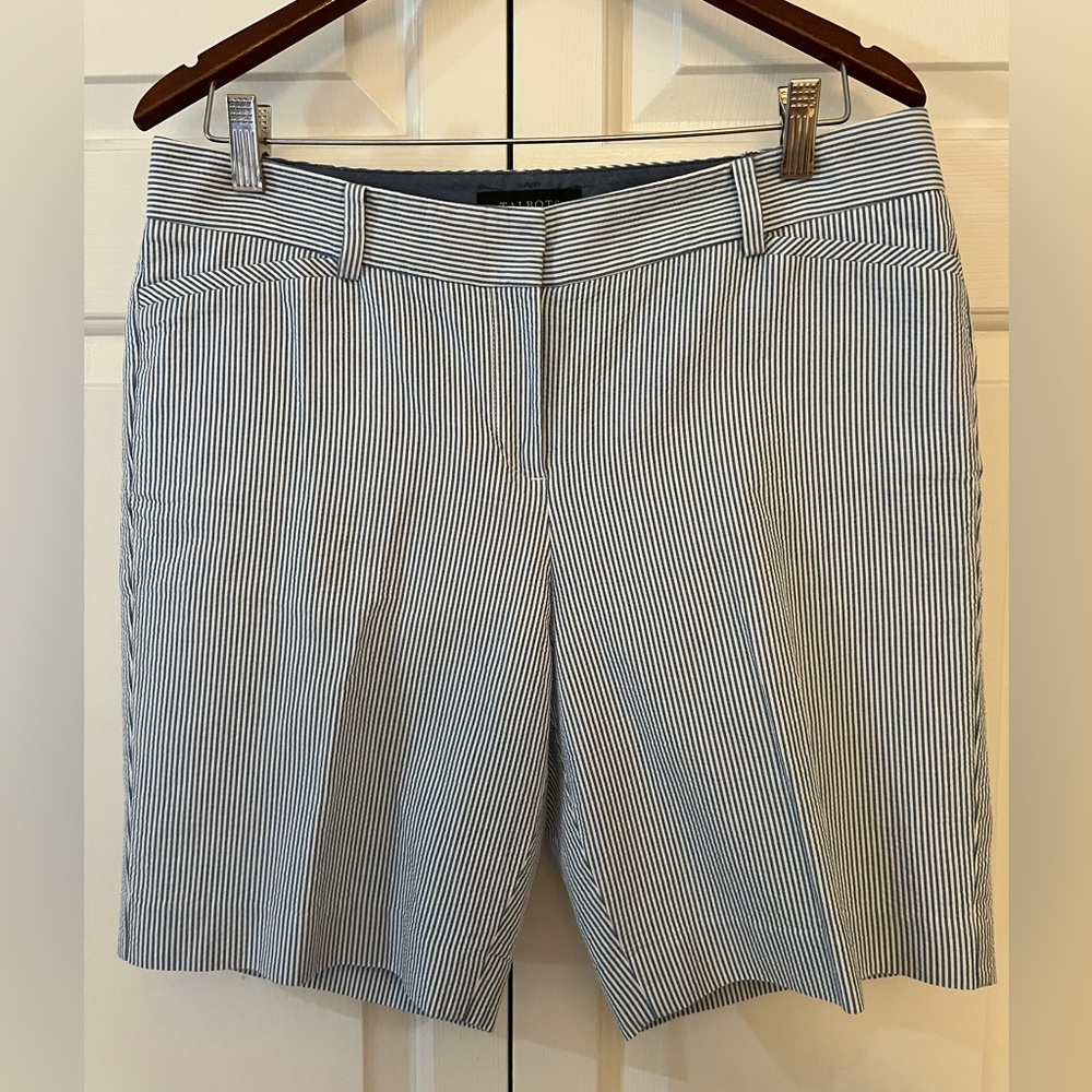 Talbots Seersucker Navy and White Striped Bermuda Shorts EUC Size 10P